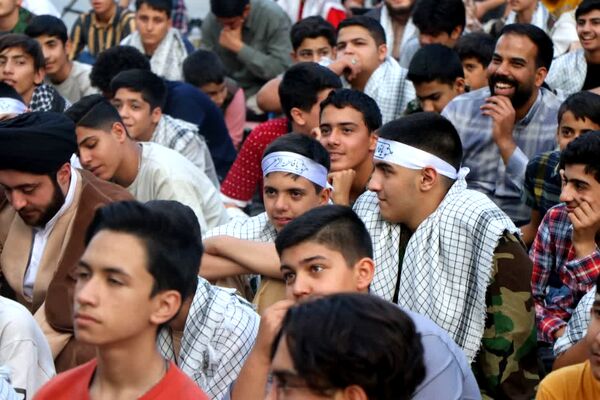 پویندگان پسر دوره ولایت (ایرانیوم ) در گلستان شهدای اصفهان 