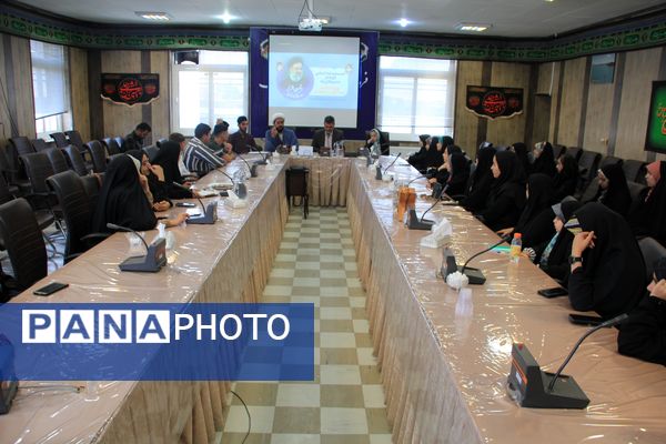 جلسه توجیهی دانش‌آموزان خبرنگار فریدن برای حضور در پای صندوق‌های رای