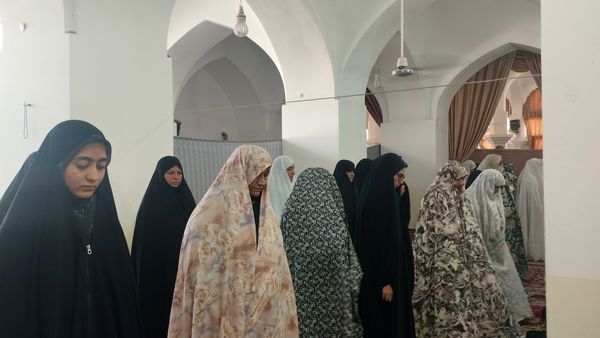 برپایی میز خدمت در مصلی نماز جمعه شهرستان خلیل‌آباد