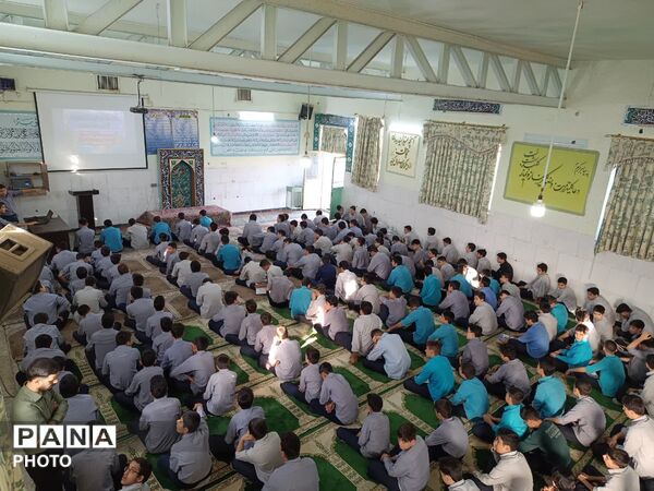 هم‌نوا با دعای توسل؛ حال‌وهوای معنوی در دبیرستان پروفسور حسابی ۲