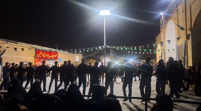 مراسم عزاداری و حسین‌گویان در محوطه قدمگاه حضرت علی (ع)
