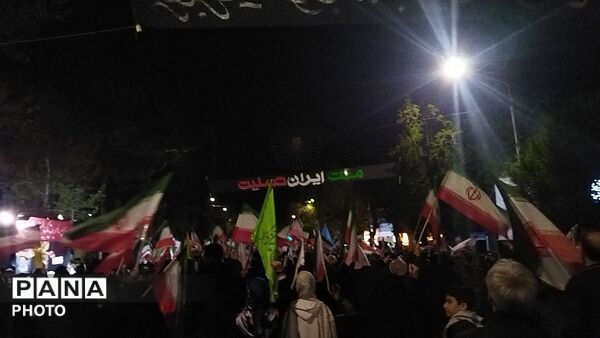 نیشابوری ها از پیر تا کودک در اجتماعات خیابانی