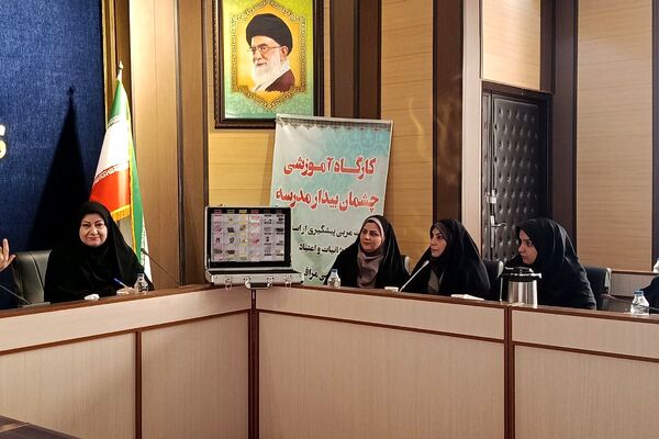 نشست آموزشی راه‌های پیشگیری از آسیب‌های اجتماعی در سالن اجتماعات فرمانداری شهرستان ورامین