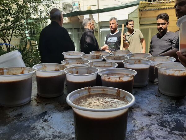 توزیع ۲۰ دیگ شله به عنوان نذر توسط خادم حرم مطهر رضوی و خیر بزرگ شهر مشهد مقدس