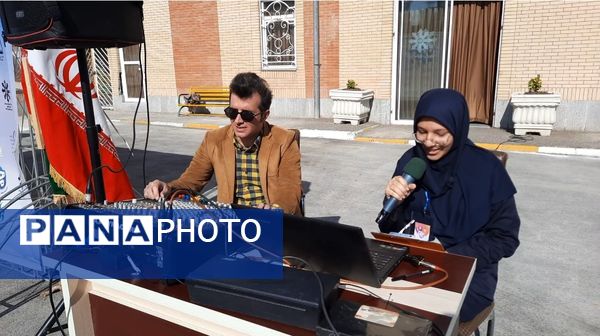 اولین نمایشگاه ماها در دبیرستان فرزانگان ۲ دوره دوم ناحیه ۷ مشهد