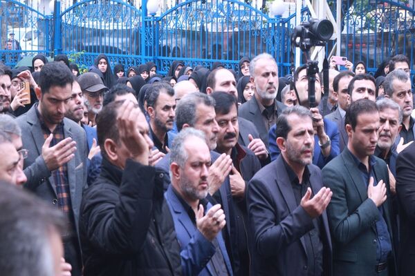 نمایش قدرشناسی فرهنگیان گیلان در مراسم سوگواری شهدای خدمت در مسجد قدس رشت