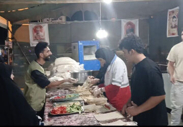 کوهدشت، گذرگاهِ بهشت؛ خدمت به زائران درموکب‌ها با عشقِ حسین (ع) 