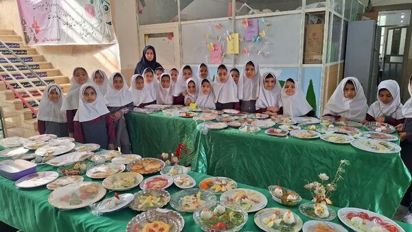 برگزاری روز جهانی تخم‌مرغ در دبستان دخترانه شهید جمیله کریمی شهرستان زارچ 