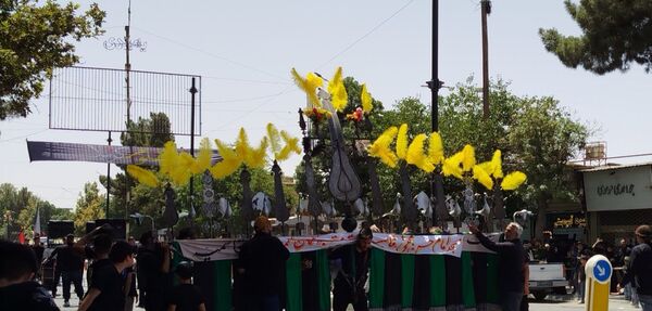 برپایی پرشور مراسم عزاداری سیدالشهدا در خیابان‌های نیشابور 