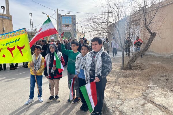 دهه نودی‌های شهر سورمق پای کار انقلاب
