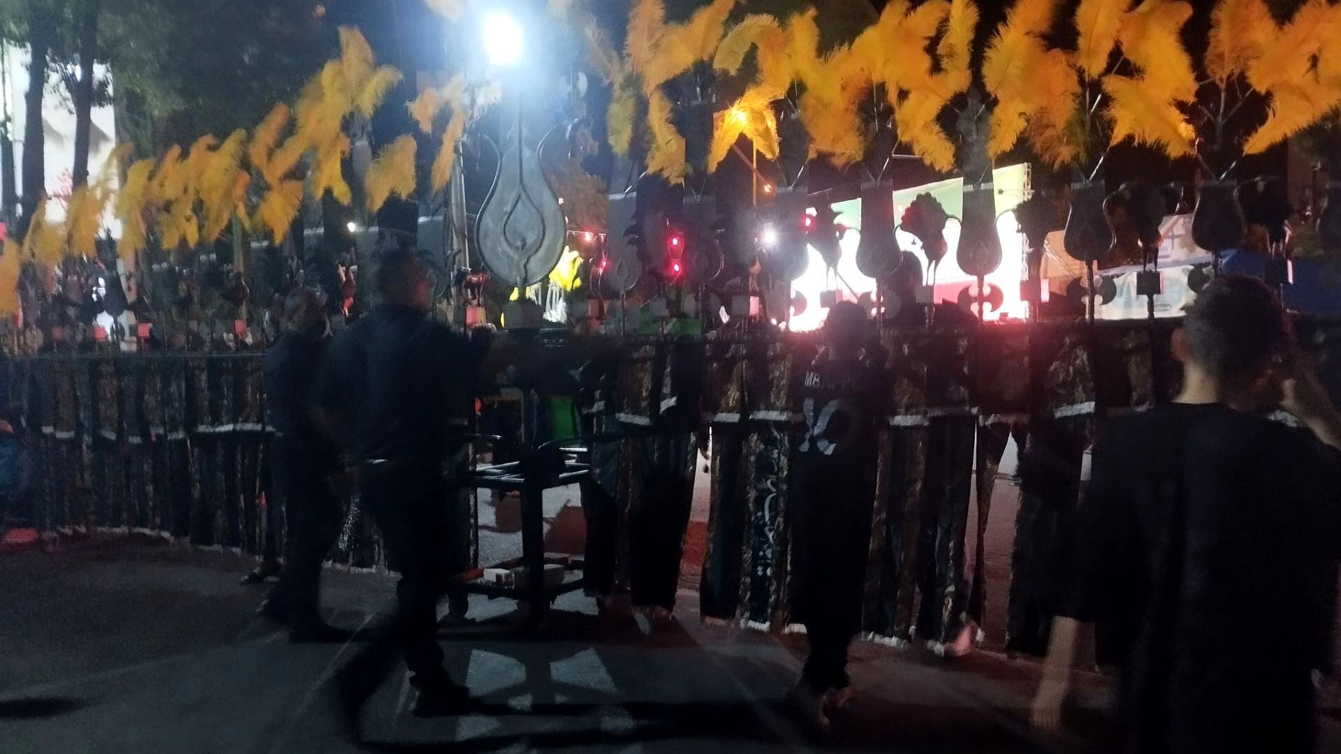 حضور عزادارانه هیئت سربداران در میدان سپاه نظرآباد 