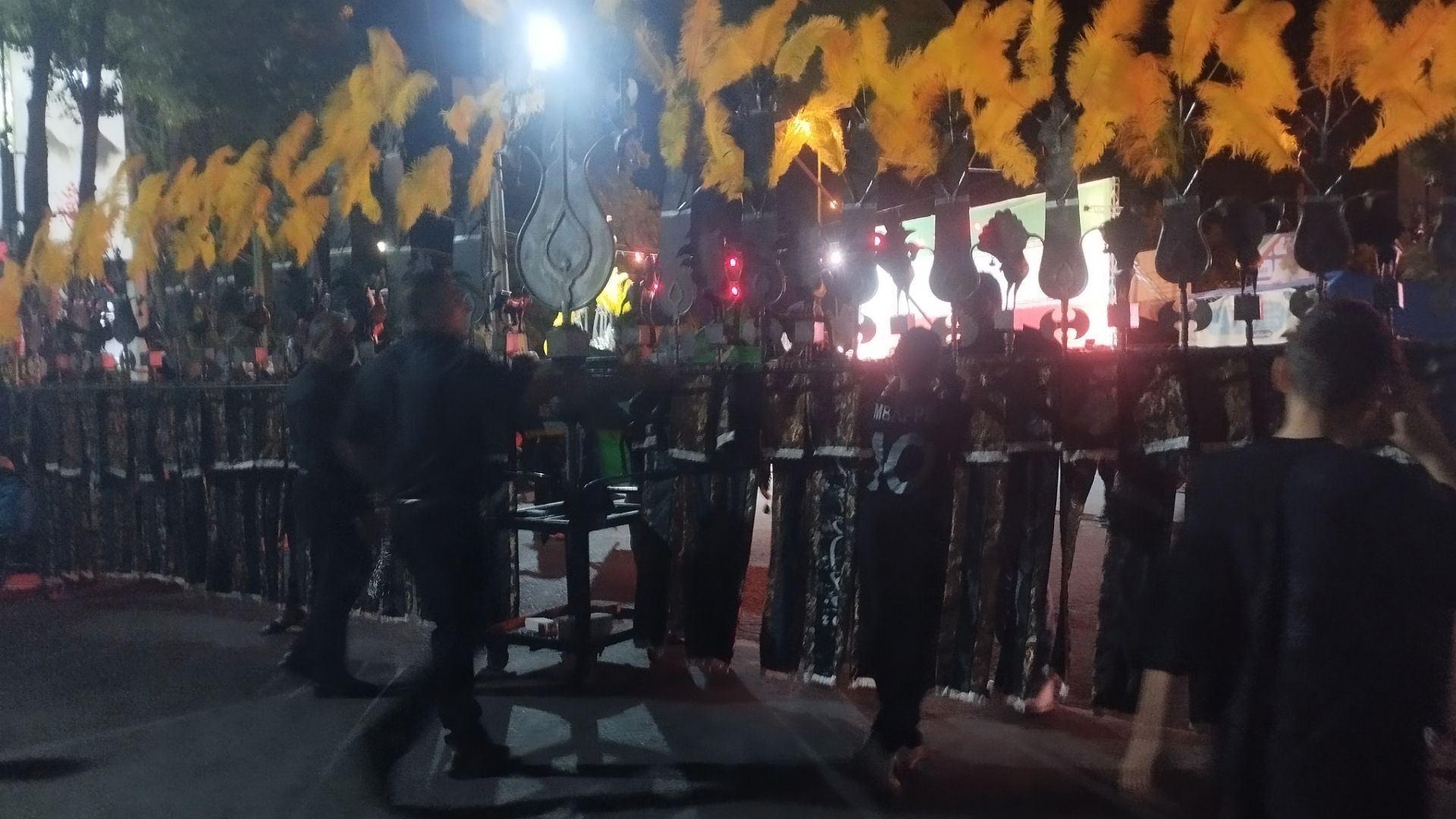 حضور عزادارانه هیئت سربداران در میدان سپاه نظرآباد 