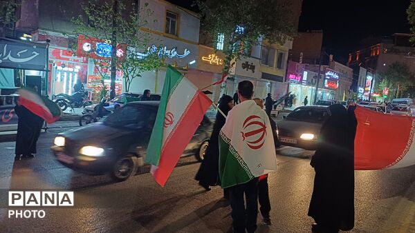 حضور گسترده مردم در خیابان‌های خرم آباد 