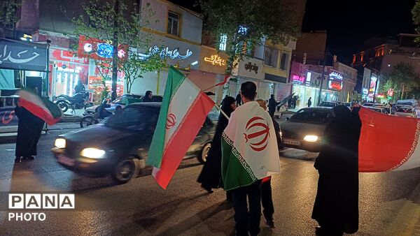 حضور گسترده مردم در خیابان‌های خرم آباد 
