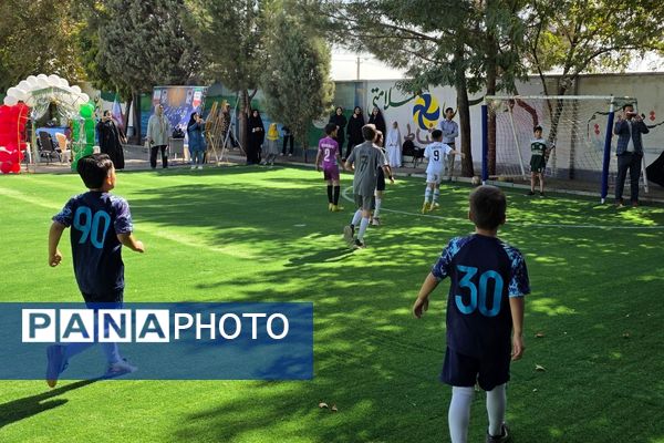 آیین افتتاحیه زمین چمن مصنوعی دبستان اسماعیل سامنی ناحیه ۲ بهارستان