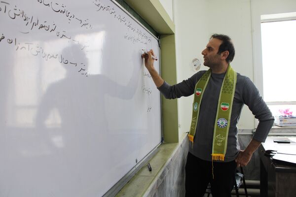 کارگاه‌های ضمن خدمت مربیان پیشتاز مانه و سملقان در دبیرستان رضوان