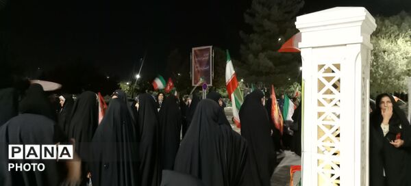 ایستادگی مردم تا پای جان در مشهد