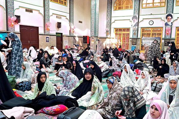 آشتی دانش‌آموزان ستایش وصابران یک  با خویشتن در خلوت اعتکاف
