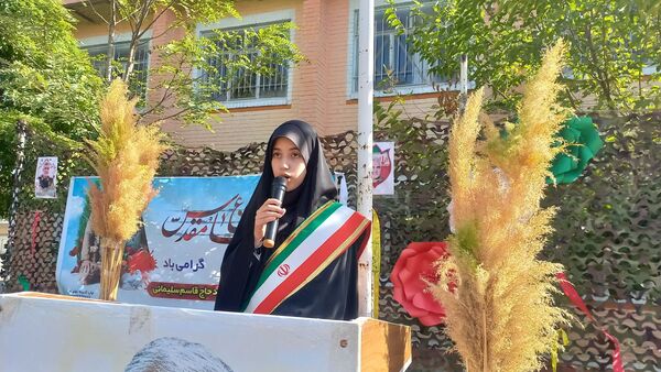 نواخته شدن زنگ مهر و مقاومت در دبیرستان شهید سلیمانی فیروزان با حضور مسئولان استانی و منطقه‌ای