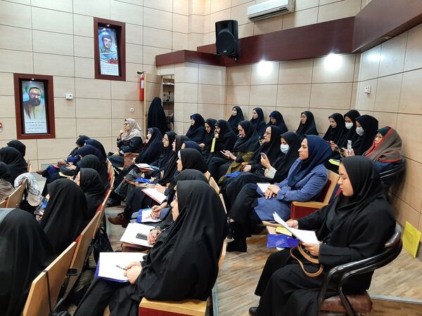 بازدید از پژوهش سرا و آزمایشگاه مرکزی رازی ناحیه ۲ در هفته مشاغل 