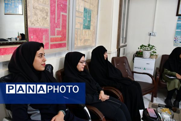 حضور امام جمعه، فرماندار و مدیر آموزش پرورش مه ولات در مدارس شهرستان