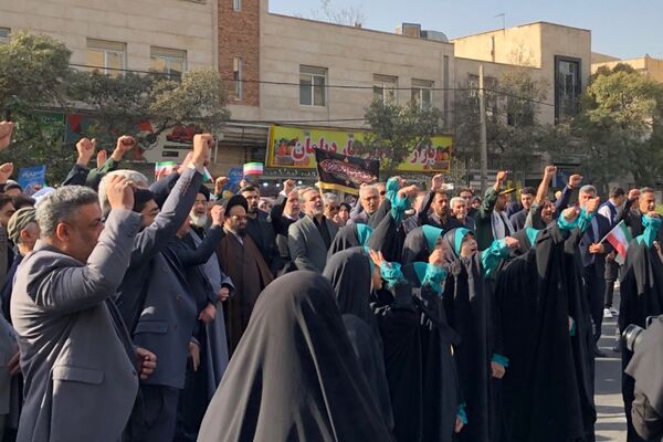 اجتماع عظیم دانش آموزان ناحیه دو شهرری به مناسبت یوم الله ۱۳ آبان در میدان نماز