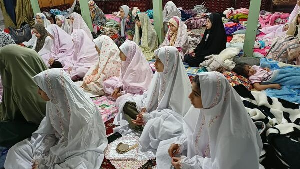 دختران آسمانی در خلوت عاشقانه مسجد