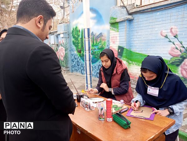 بازارچه کسب و کار دانش آموزی در دبیرستان افشار نژاد ناحیه پنج مشهد