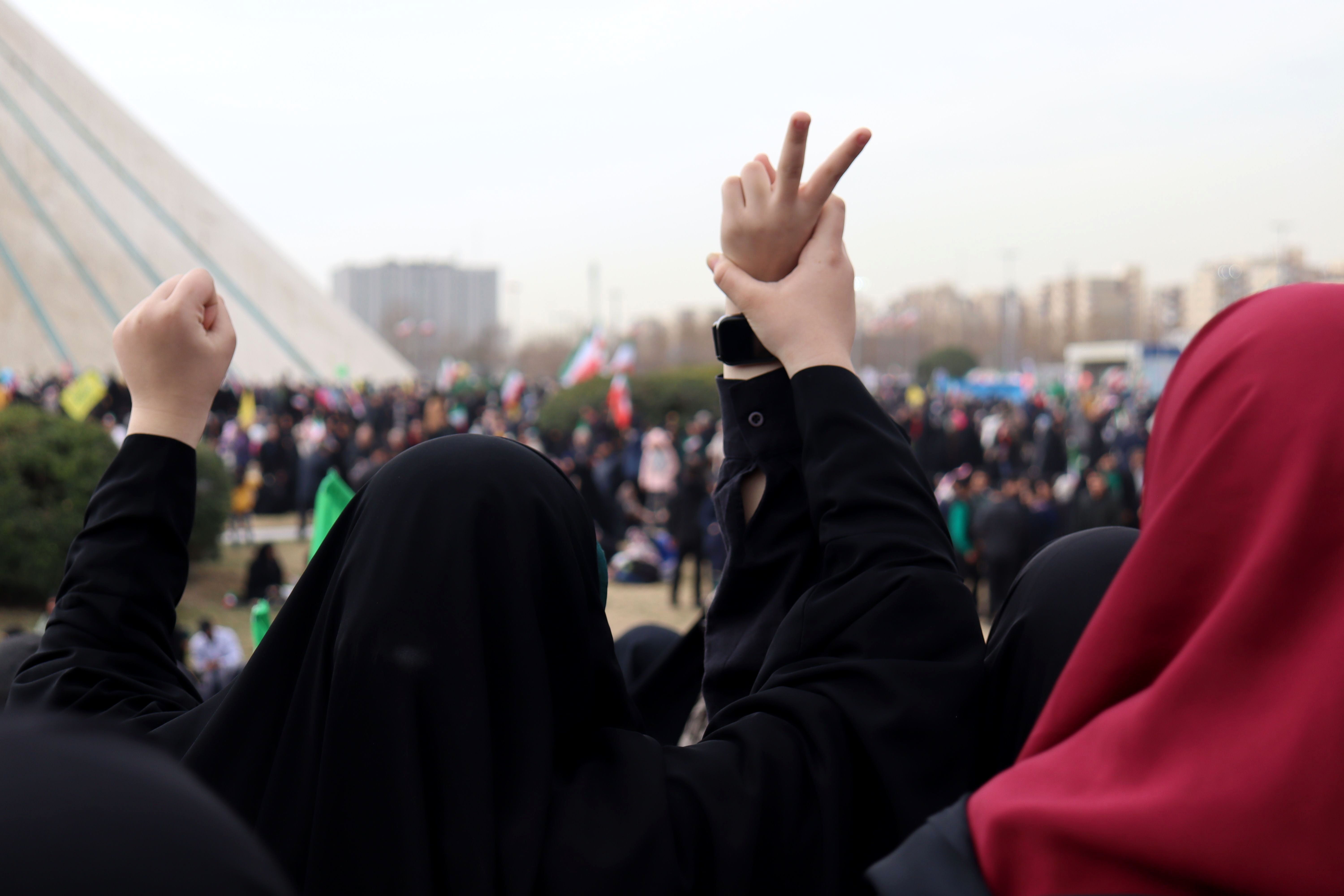 ٢٢ بهمن؛ روزى که دلها با قدم‌‌ها یکى میشود