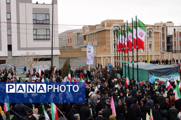 حضور گسترده اقشار مختلف مردم پردیس در راهپیمایی ۲۲ بهمن