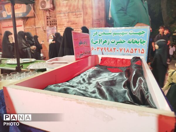 فضای معنوی مسجد جامع نیشابور با برپایی چایخانه حضرت زهرا(س) در رنگ ماتم