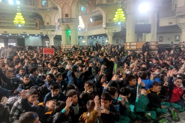 حضور دانش‌آموزان ناحیه دو شهرری در مراسم نوگلان فاطمی