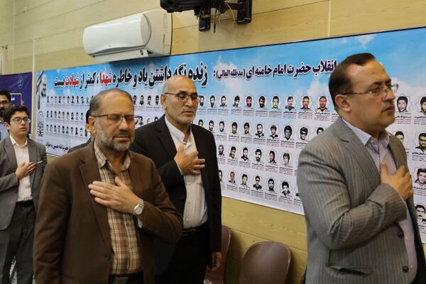 ضیافت افطاری جمعی از دانش‌آموزان با امام جمعه یزد 