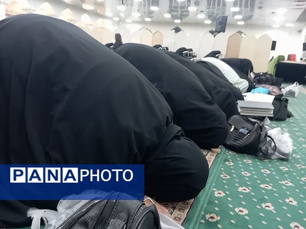 نماز جماعت همزمان با شب لیلة الرغائب در شهرستان کاشمر 