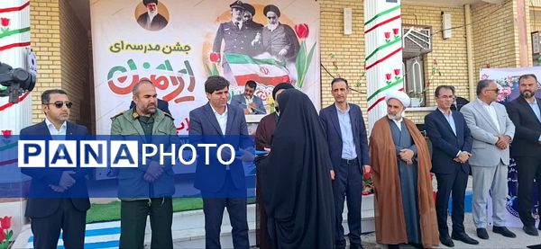 وقتی مدرسه صحنه انقلاب شد؛ زنگی که با سرود و افتخار نواخته شد