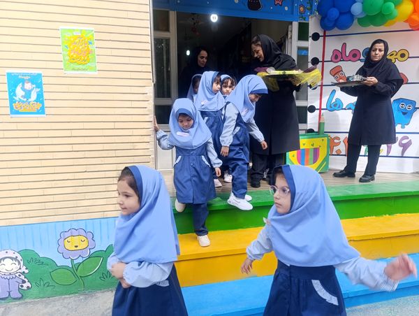 جشن غنچه‌های  کودکستان مهر و ماه آشخانه 