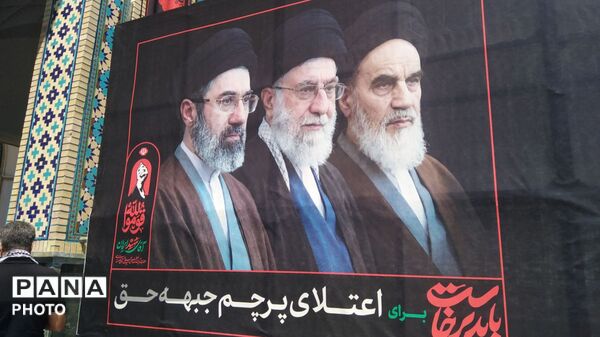 بازگشت آقای شهید ایران به خانه ی پدریشان