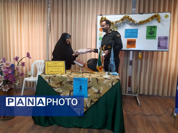 گرامیداشت هفته نیروی انتظامی در دبیرستان فرزانگان قائمشهر