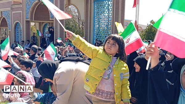 اجتماع باشکوه دانش‌آموزان چهارمحال و بختیاری در گلزار شهدای شهرکرد