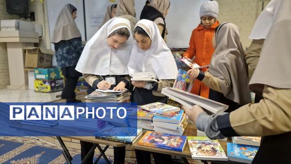 دبستان حافظ یک میزبان کتاب‌های شگفت انگیز 