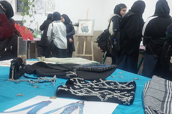 همدلی دانش‌آموزان، اولیاء و معلمان در جشن خلاقیت هنرستان کارآفرینان بهارستان دو