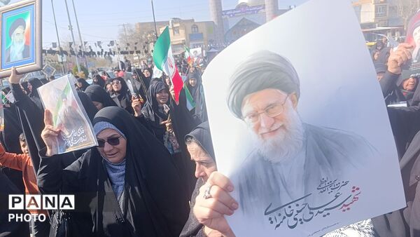 خروش انقلابی نمازگزاران سملقان در خیابان‌های شهر