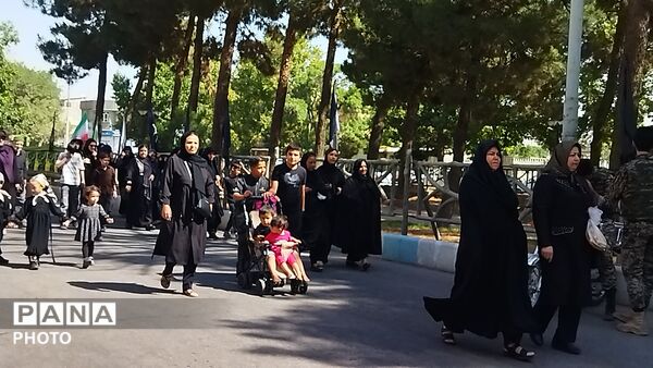 عاشقان حسینی ( ع) به یاد پیاده روی اربعین در نیشابور پیاده روی کردند-۱
