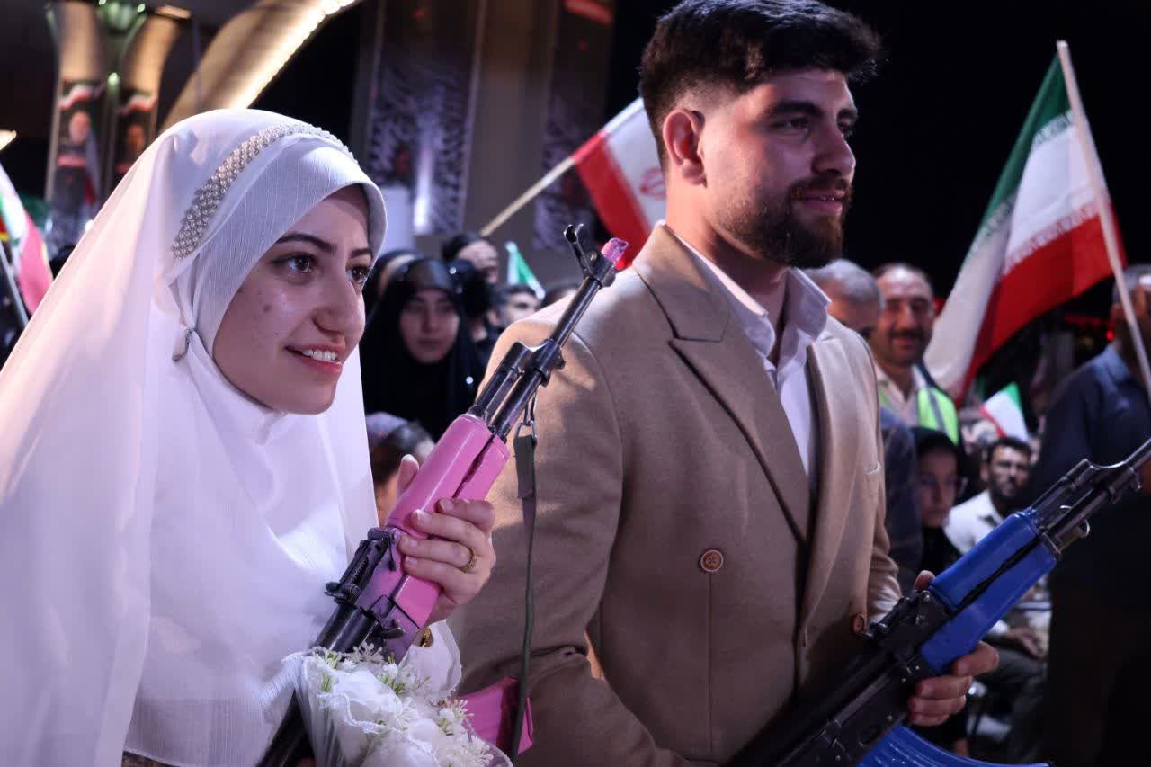جشن ازدواج ۱۴ زوج جوان در میدان معلم شیراز - 2