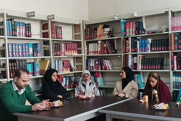 محفل «مام وطن» با طنین شاهنامه‌خوانی در کتابخانه مرکزی علامه امینی شهرستان قدس