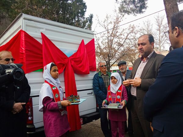 افتتاح کتابخانه سیار روستایی شماره۲ نیشابور باحضورپیشتازان سازمان دانش آموزی درمراسم