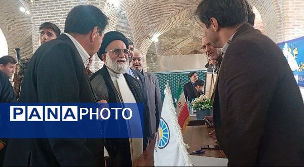 میز خدمت در نماز جمعه هفته چهارم آبان ماه در نیشابور