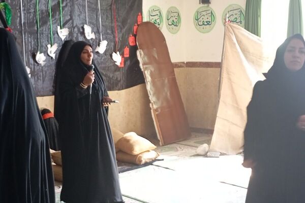 هیئت شهرستانی به مناسبت شهادت حضرت زهرا(س) در دبیرستان حضرت معصومه(س) شهرستان فیروزکوه