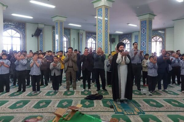 مدرسه سما  فیروزکوه میزبان افتتاحیه هفته قرآن، عترت و نماز