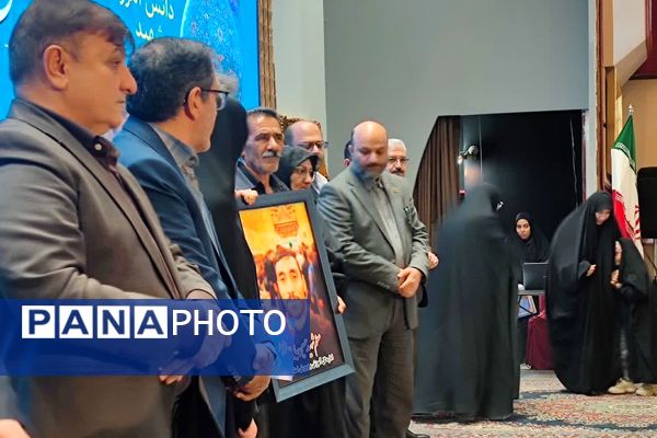  آیین بزرگداشت «شهیدمعلم حسین بابری» با حضور وزیر آموزش و پرورش